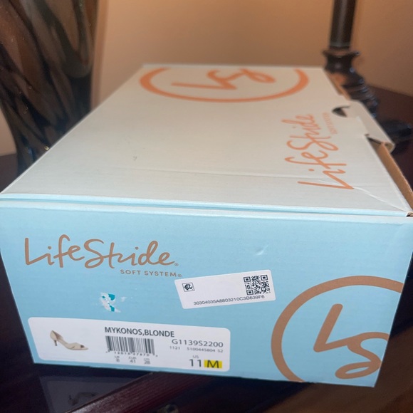 Life Stride heels 👠 EUC - Picture 2 of 6
